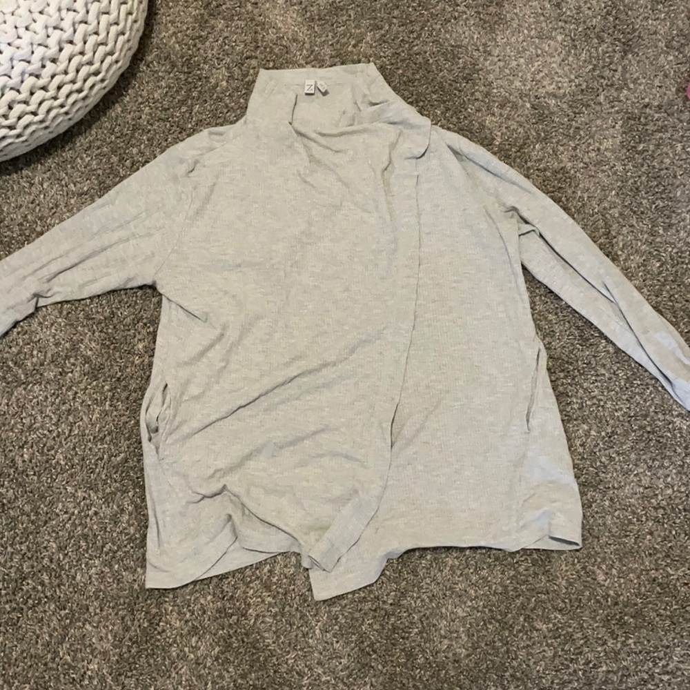 Gray shrug